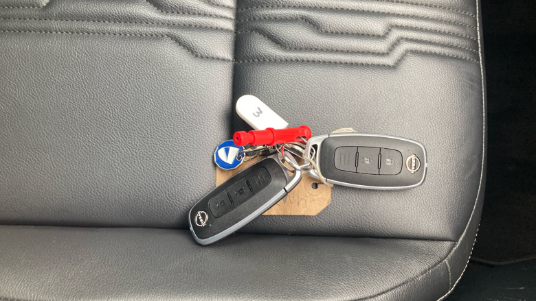 Nissan Juke 1.0 DiG-T 114 Tekna 5dr Petrol Hatchback